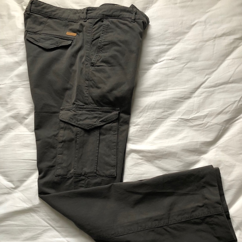 Woolrich Cargo Pants (high quality and brand new)